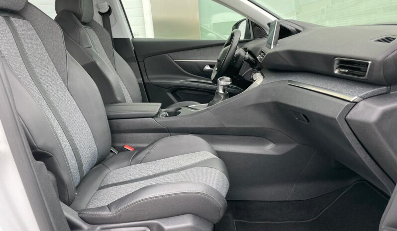 PEUGEOT 5008 full