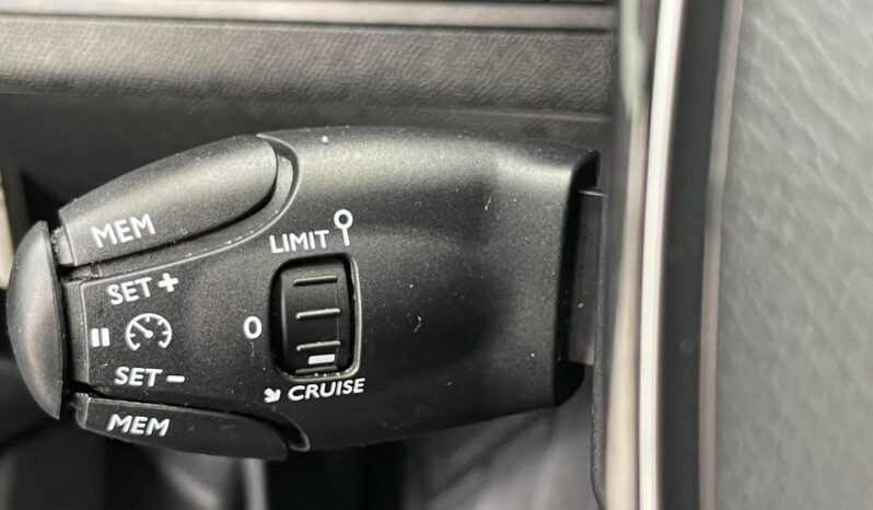 PEUGEOT 5008 full