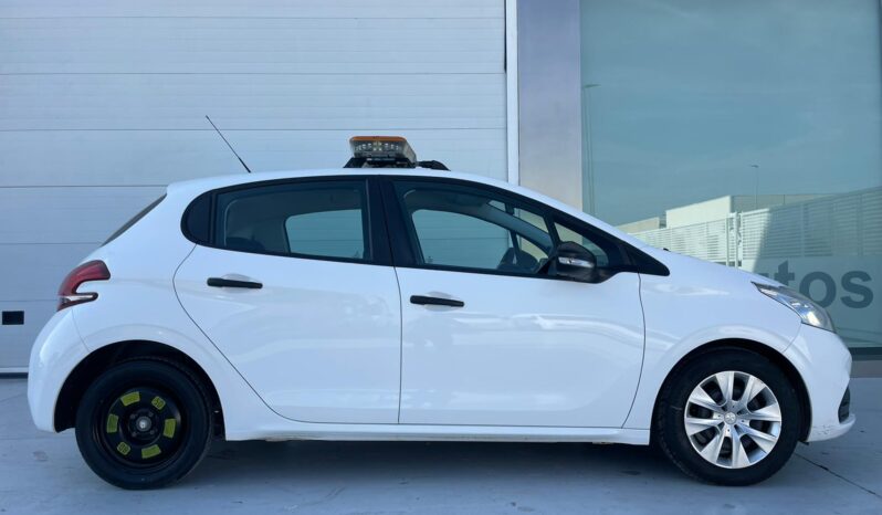 PEUGEOT 208 full