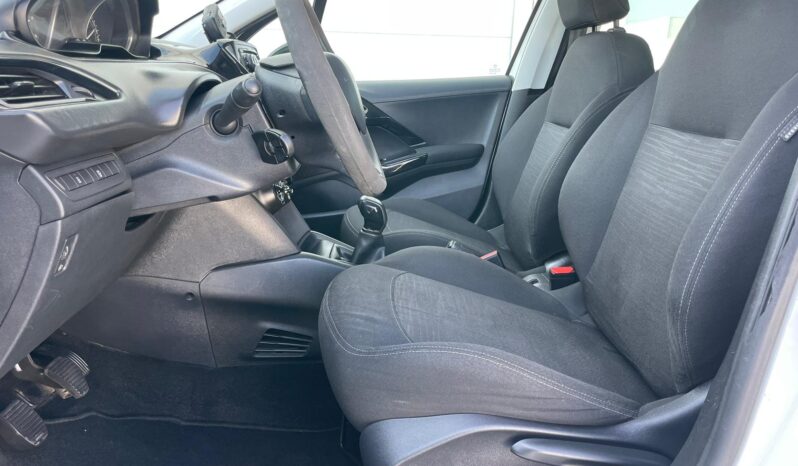 PEUGEOT 208 full