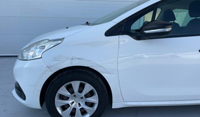PEUGEOT 208 full