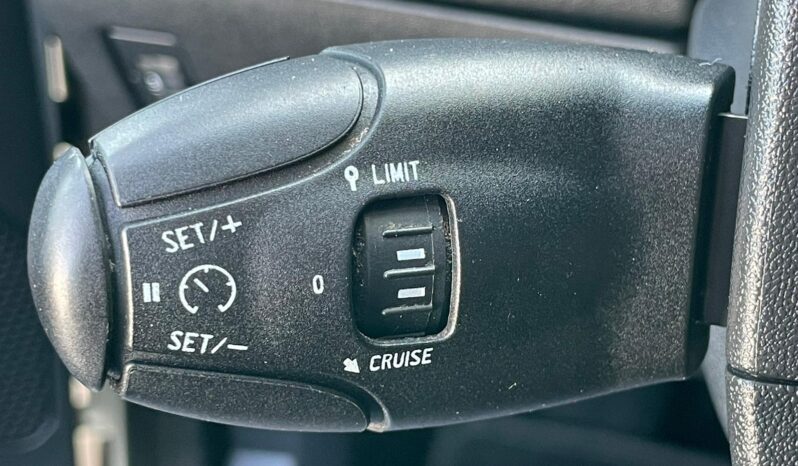 PEUGEOT 208 full