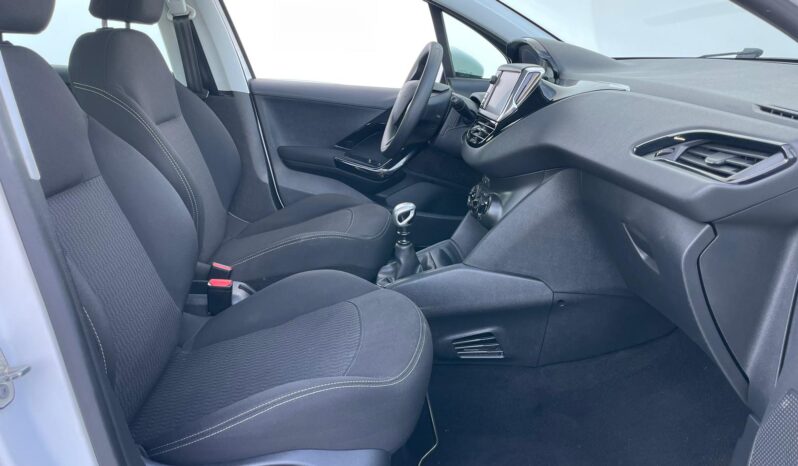 PEUGEOT 208 full