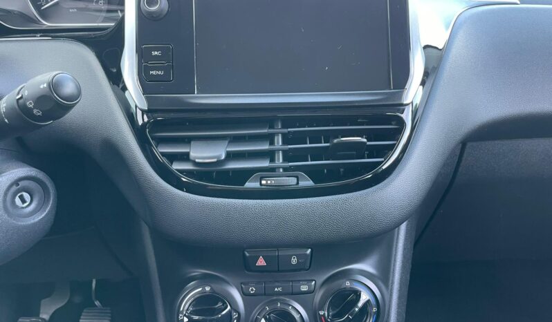 PEUGEOT 208 full