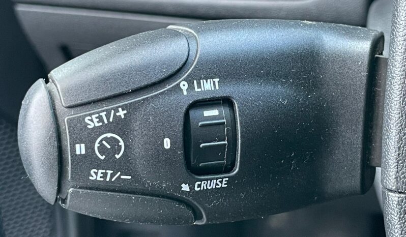 PEUGEOT 208 full