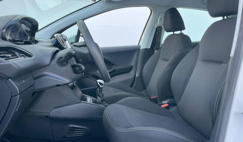 PEUGEOT 208 full