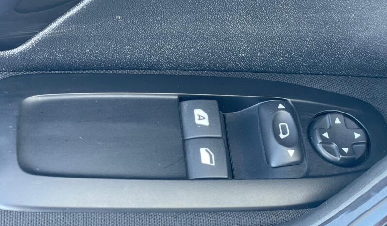 PEUGEOT 208 full