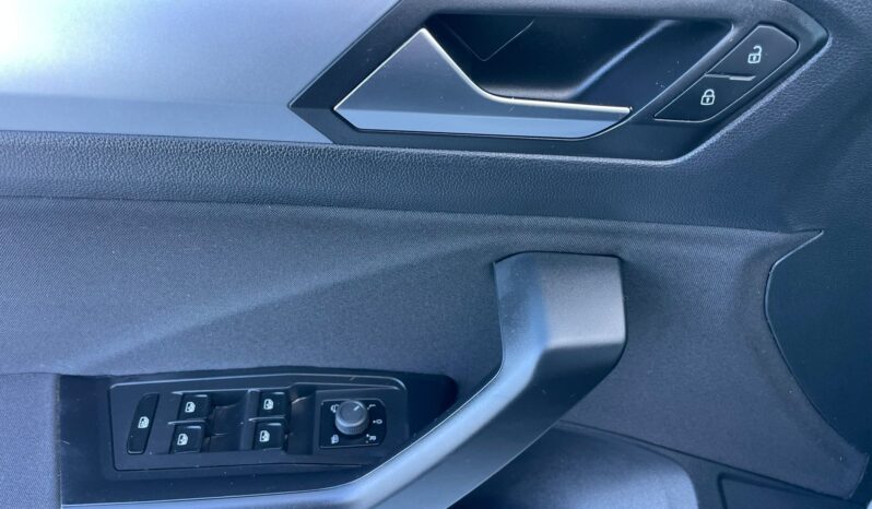 VOLKSWAGEN T-ROC full