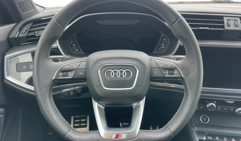 AUDI Q3 full