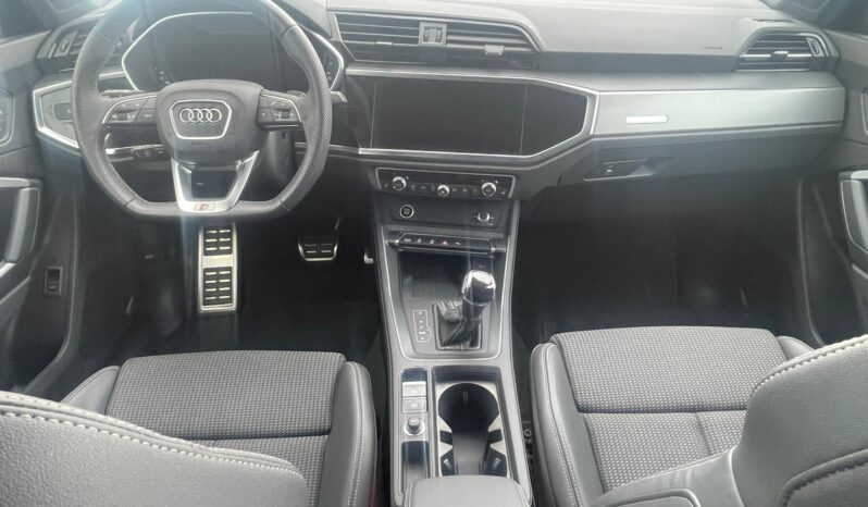 AUDI Q3 full