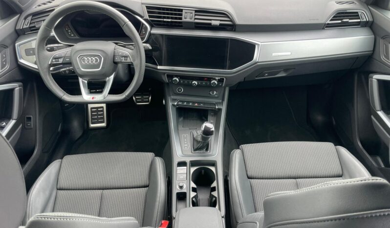 AUDI Q3 full