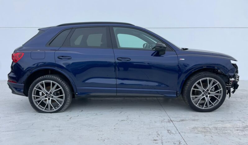 AUDI Q3 full