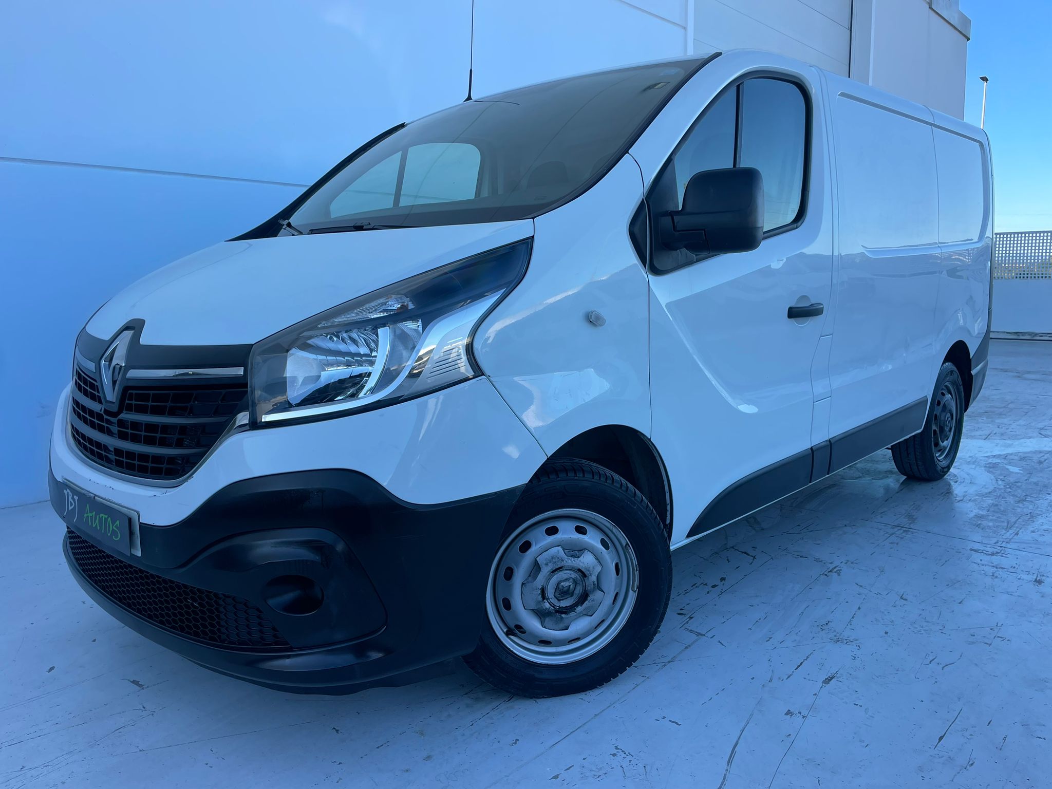 Lee más sobre el artículo RENAULT TRAFIC