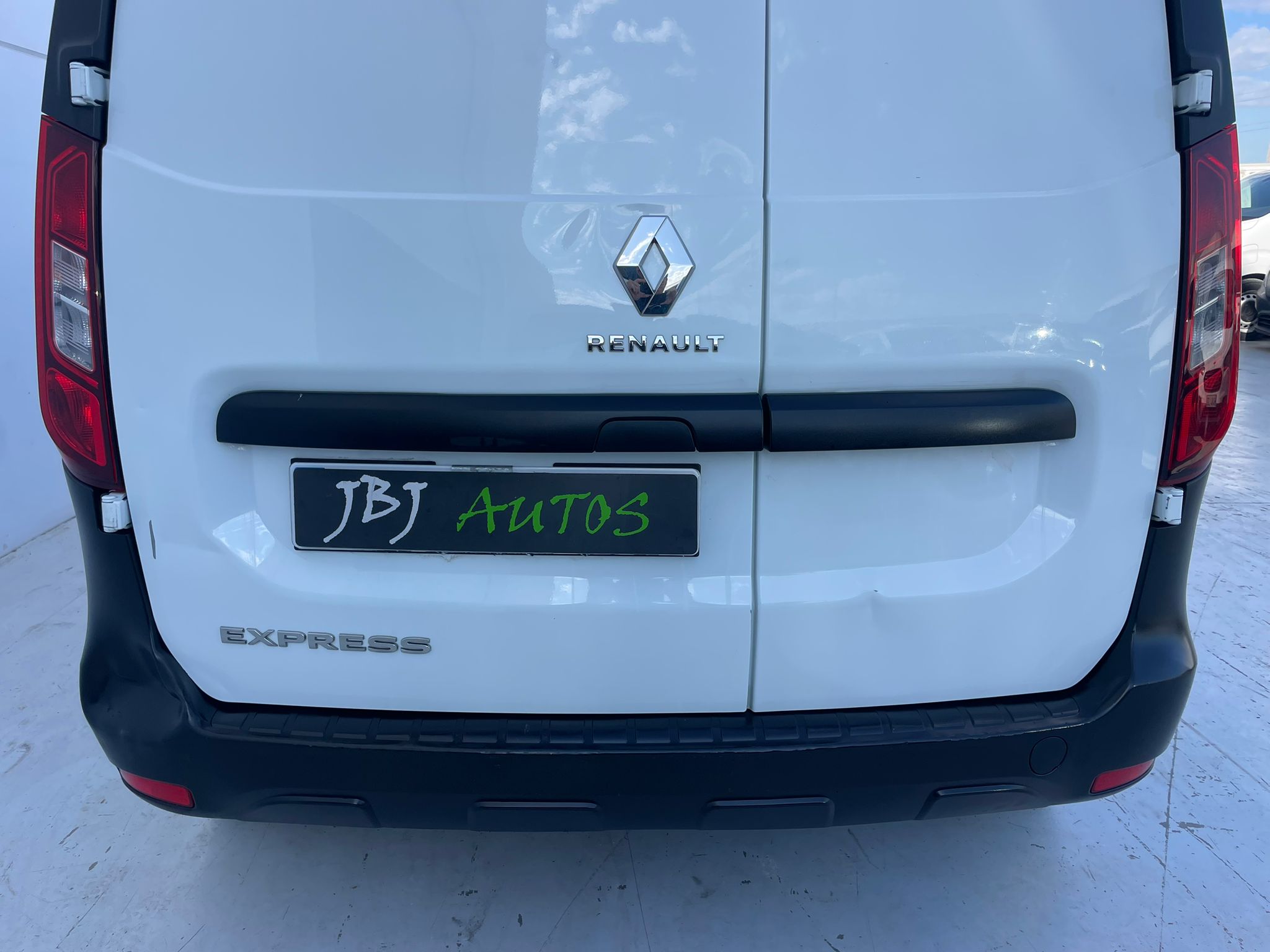 1778138635731