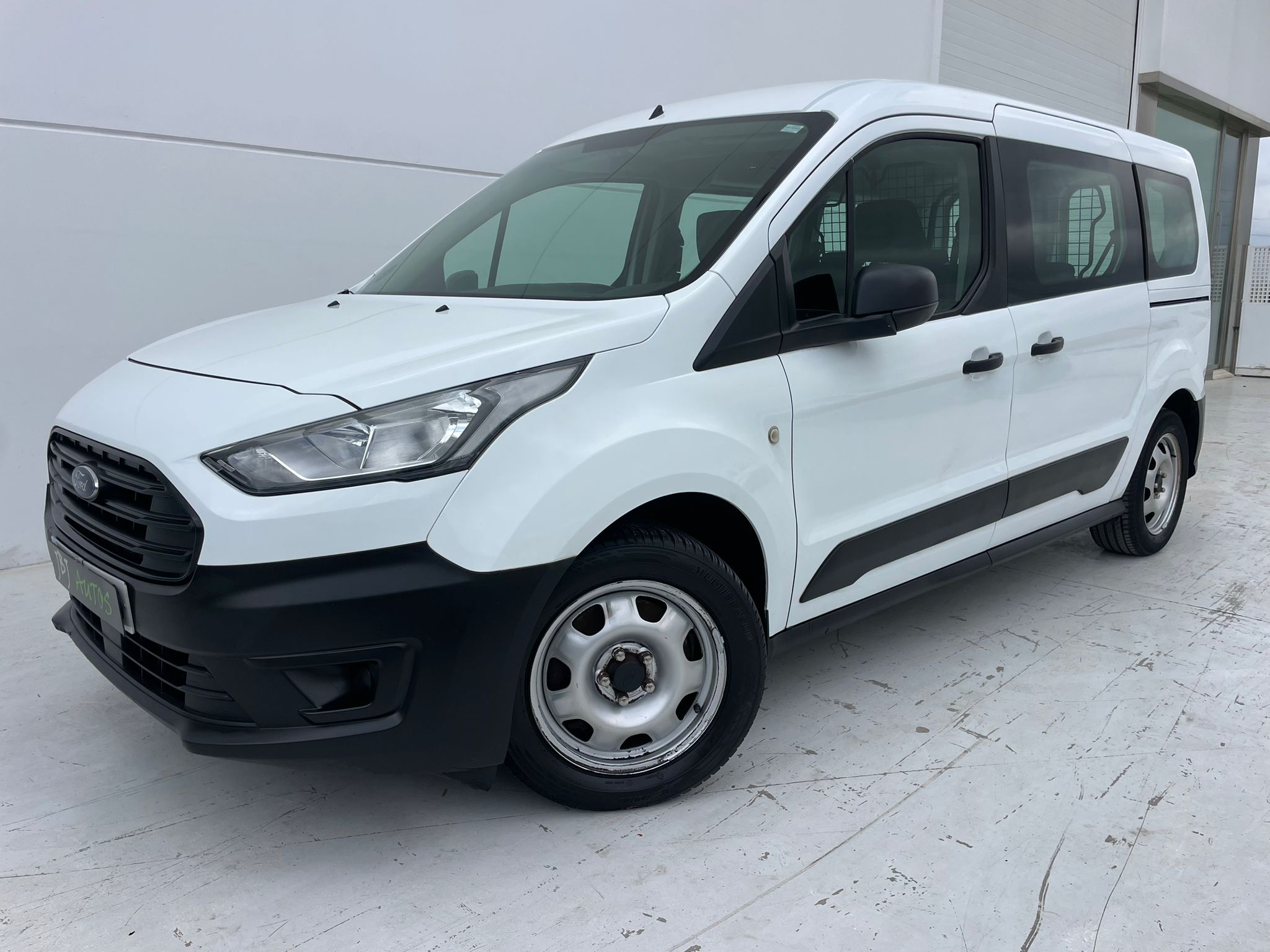 Lee más sobre el artículo FORD TRANSIT CONNECT L2 KOMBI