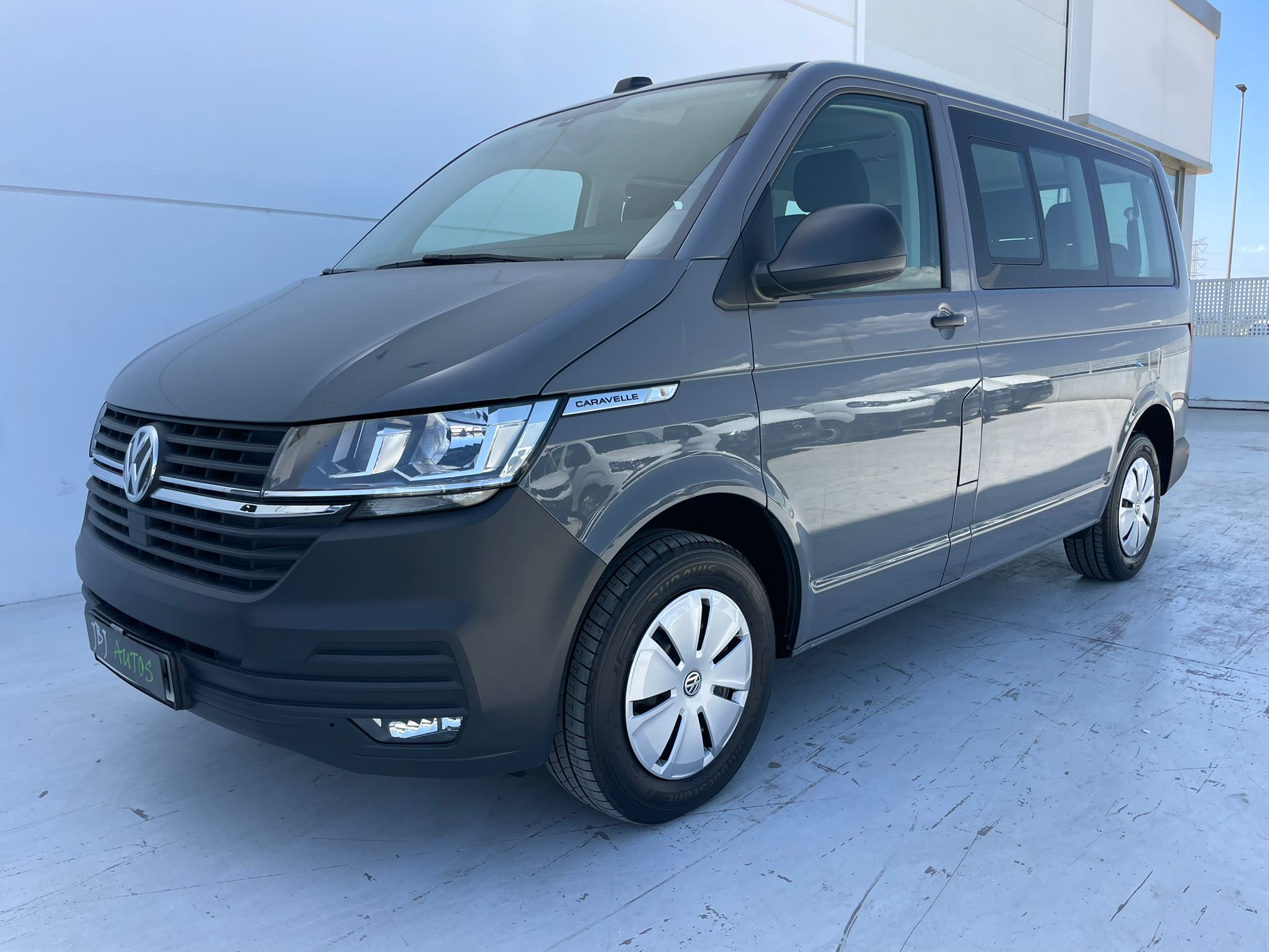 VOLKSWAGEN CARAVELLE